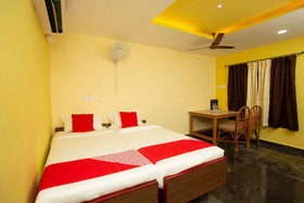OYO 23398 Hotel Sri Murugan