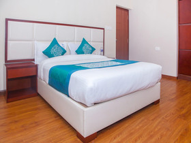 Hillcrest Metro by OYO Rooms