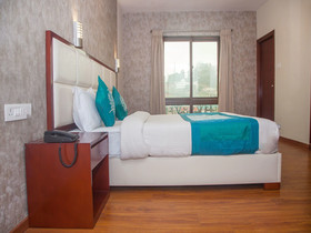 Hillcrest Metro by OYO Rooms