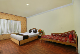 Hotel Gaylord by OYO Rooms