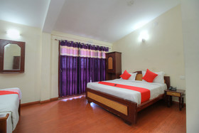 Hotel R.J Inn Outy