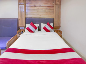 Shiva Shanthi Inn by OYO Rooms