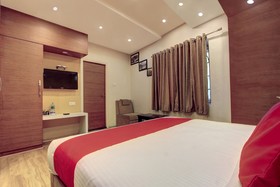 OYO Hotel Sholas Residency