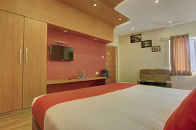 OYO Hotel Sholas Residency