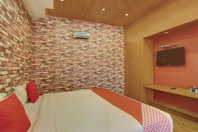 OYO Hotel Sholas Residency