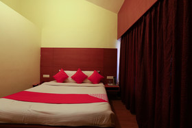 Sun Shine Grand by OYO Rooms