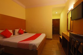 Sun Shine Grand by OYO Rooms
