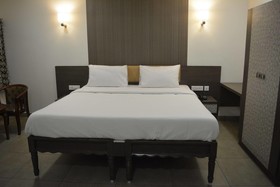 Hotel Sownthariyam