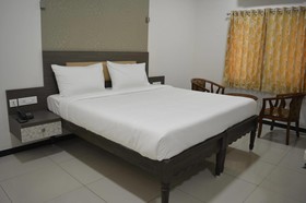 Hotel Sownthariyam