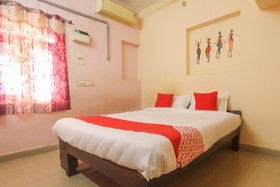 12 Stayz by OYO Rooms