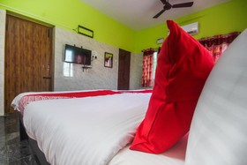 12 Stayz by OYO Rooms