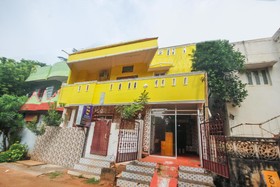 12 Stayz by OYO Rooms