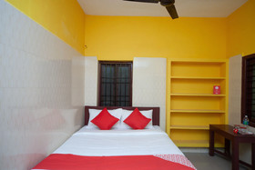 OYO 26460 Varsha Villa