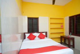 OYO 26460 Varsha Villa