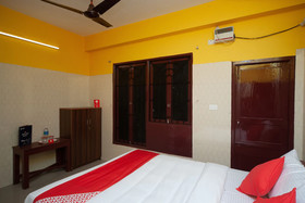 OYO 26460 Varsha Villa