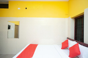 OYO 26460 Varsha Villa