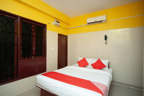OYO 26460 Varsha Villa