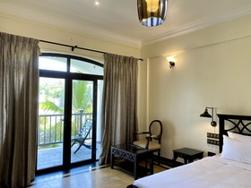 Lagoon De Pondy Resort