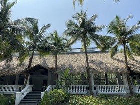 Lagoon De Pondy Resort