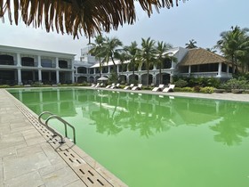 Lagoon De Pondy Resort