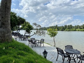 Lagoon De Pondy Resort