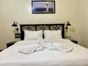 Lagoon De Pondy Resort