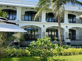 Lagoon De Pondy Resort