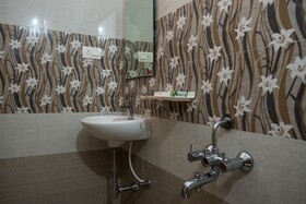 Le Suresh Guest House