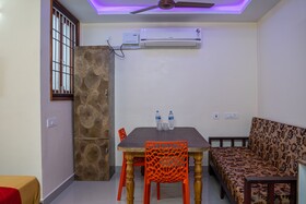 Le Suresh Guest House