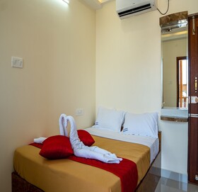 Le Suresh Guest House