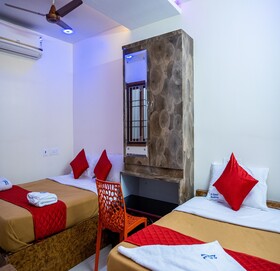 Le Suresh Guest House