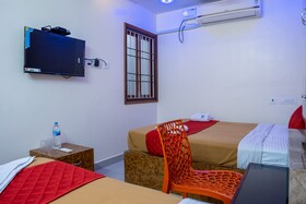 Le Suresh Guest House
