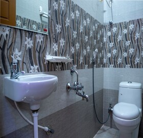 Le Suresh Guest House