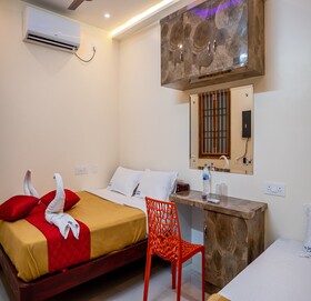 Le Suresh Guest House