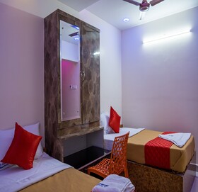 Le Suresh Guest House