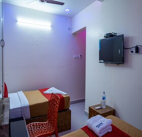 Le Suresh Guest House