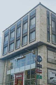 Lux 9 Suites And Studios