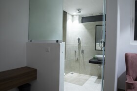 Lux 9 Suites And Studios