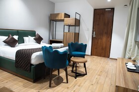 Lux 9 Suites And Studios