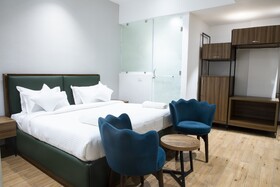 Lux 9 Suites And Studios