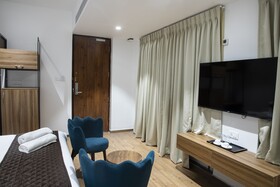 Lux 9 Suites And Studios