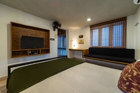Mermaid Garden Farm House