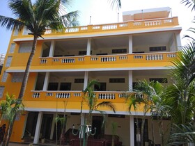 Muthu Guest House