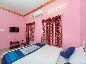 OYO 18450 Puduvai Inn Guest House