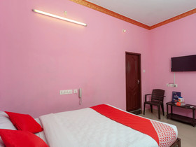 OYO 18450 Puduvai Inn Guest House