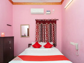 OYO 18450 Puduvai Inn Guest House