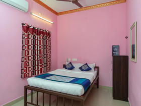 OYO 18450 Puduvai Inn Guest House