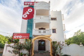 OYO 22670 Flagship Castle Apartment
