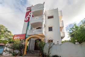OYO 22670 Flagship Castle Apartment