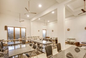 Purple Resort by OYO Rooms